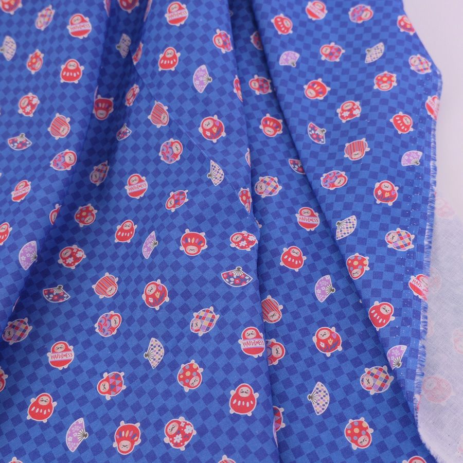 和柄コットン生地 市松にだるまと扇子(青) 10cm単位 切り売り