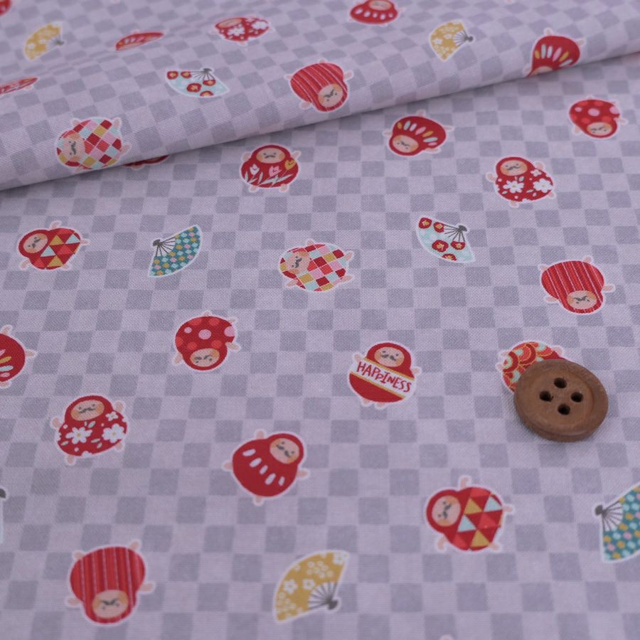 和柄コットン生地 市松にだるまと扇子(グレー) 10cm単位 切り売り