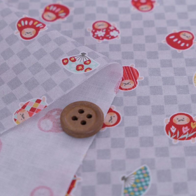 和柄コットン生地 市松にだるまと扇子(グレー) 10cm単位 切り売り