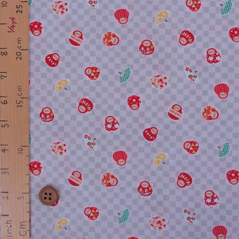 和柄コットン生地 市松にだるまと扇子(グレー) 10cm単位 切り売り