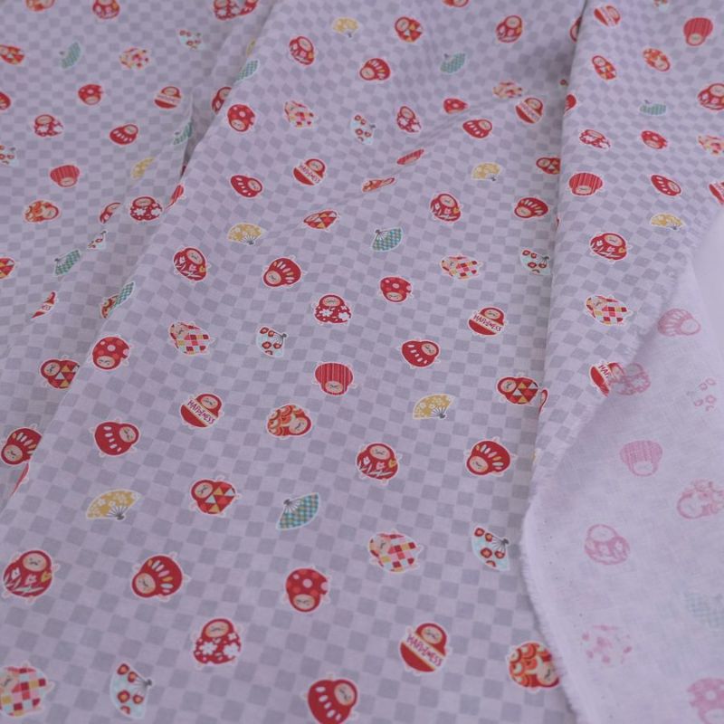 和柄コットン生地 市松にだるまと扇子(グレー) 10cm単位 切り売り