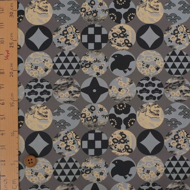和柄コットン生地 円窓に吉祥模様(灰色) 10cm単位 切り売り