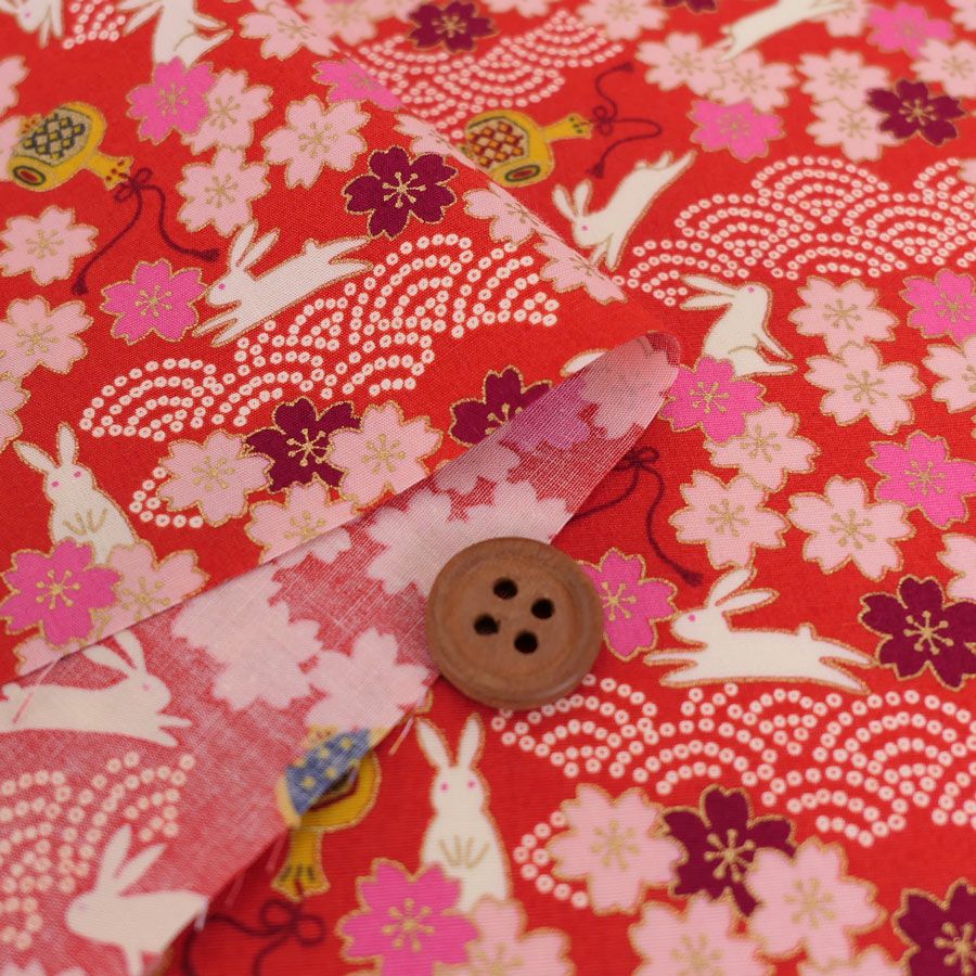 和柄コットン生地 うさぎと桜の吉祥文様(赤) 10cm単位 切り売り