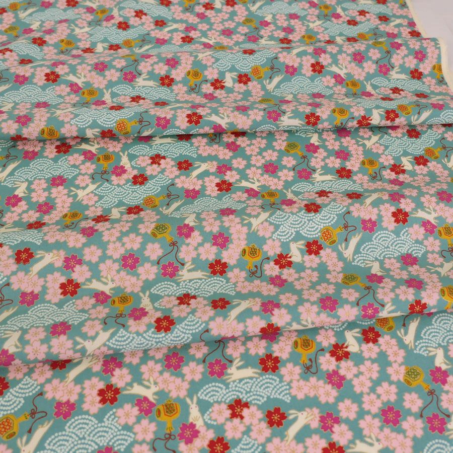 和柄コットン生地 うさぎと桜の吉祥文様(ブルー) 10cm単位 切り売り