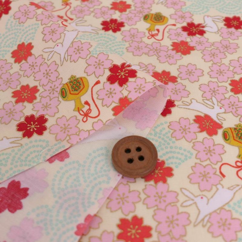 和柄コットン生地 うさぎと桜の吉祥文様(アイボリー) 10cm単位 切り売り