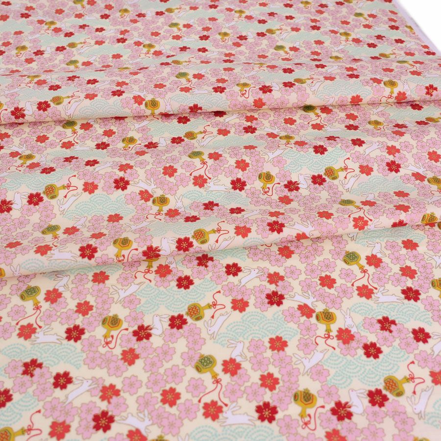 和柄コットン生地 うさぎと桜の吉祥文様(アイボリー) 10cm単位 切り売り