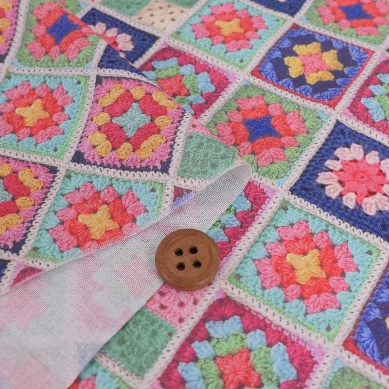 コットン生地 かぎ針編みのモチーフ柄(ブルーピンク) 10cm単位 切り売り