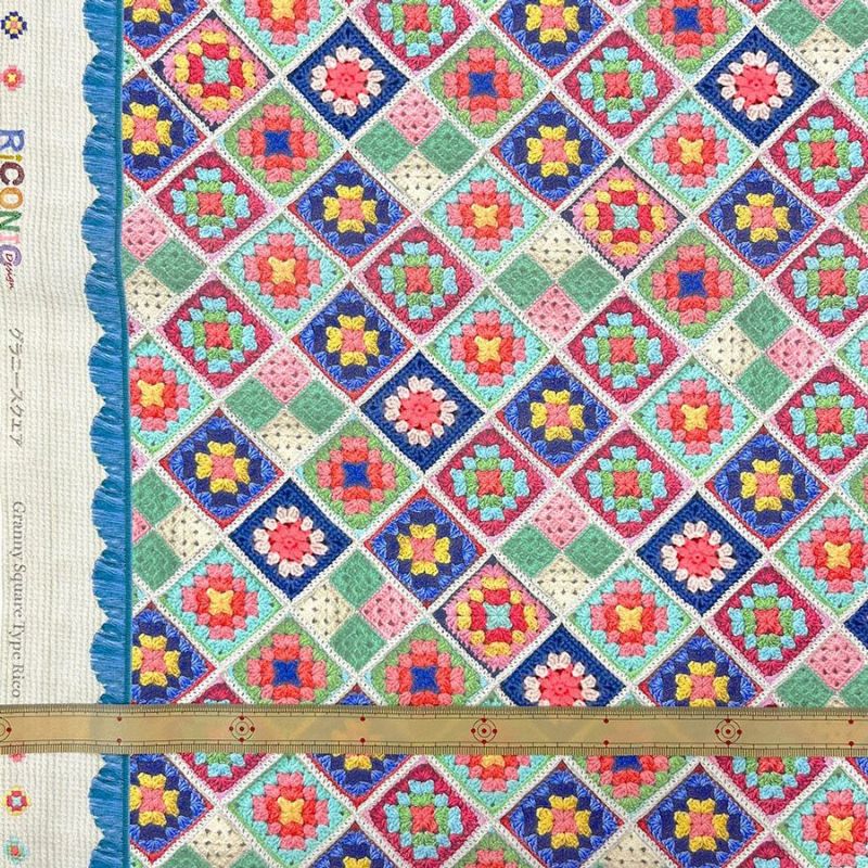 コットン生地 かぎ針編みのモチーフ柄(ブルーピンク) 10cm単位 切り売り